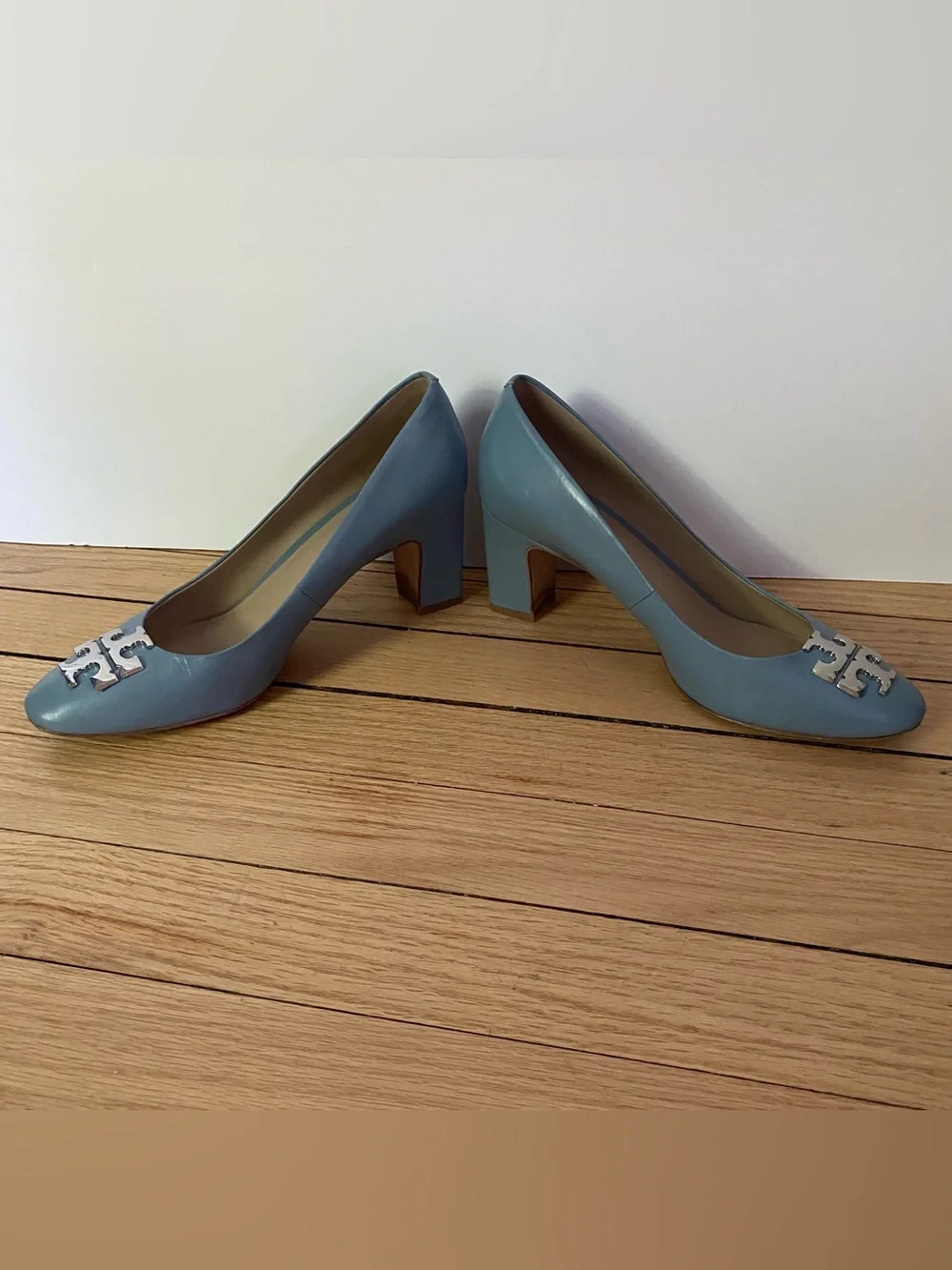Tory Burch Pumps Womens 7.5 M Raleigh Leather Heels Logo Blue Designer Cinch Bag